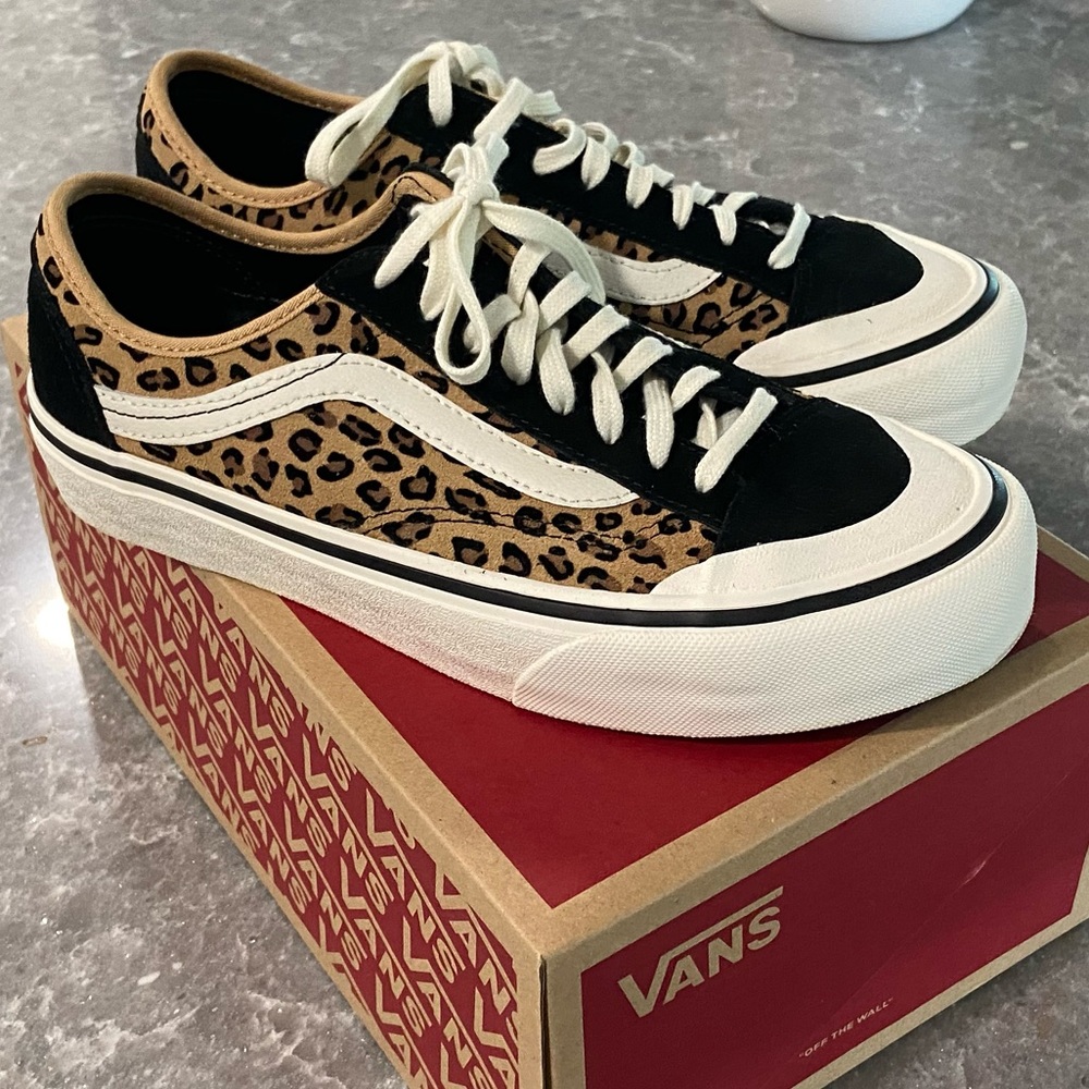 Vans Style 36 Decon SF Mini Leopard sneakers, size 8 women’s